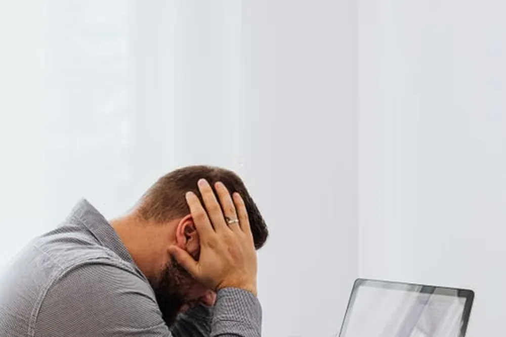 Càng nhiều lời chào hàng, quyết định lại càng bị dời sang tuần sau.
