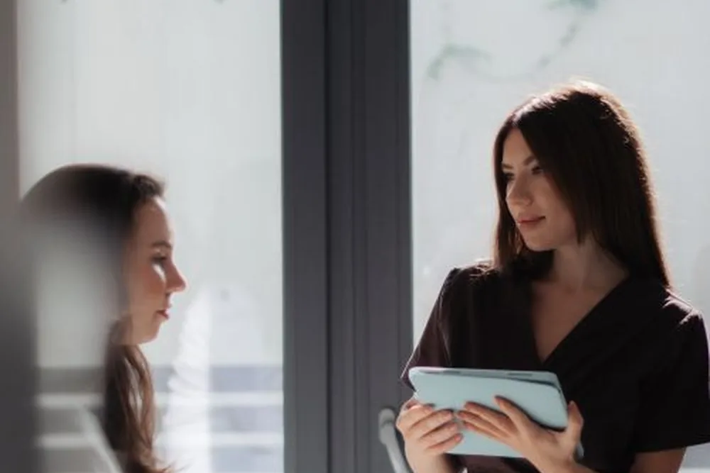 Quan hệ với khách phần lớn nằm ở người trực tiếp phục vụ mỗi ngày.