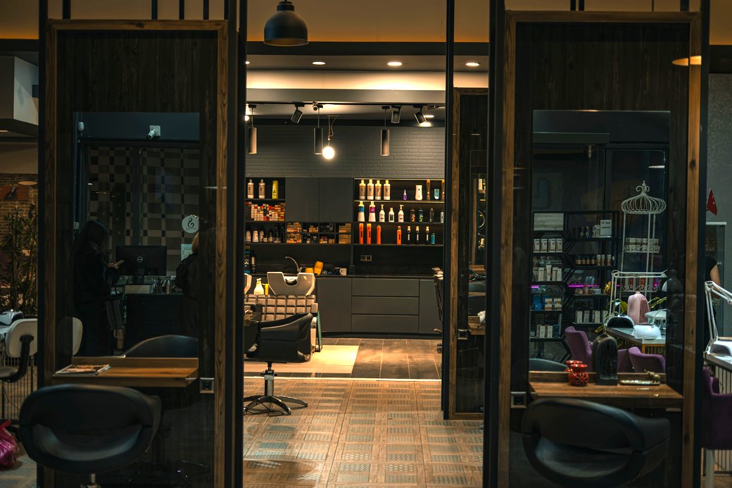 Một tiệm spa sống bằng lịch hẹn và tay nghề thợ, cần đúng những thứ một công cụ chung khó có sẵn.