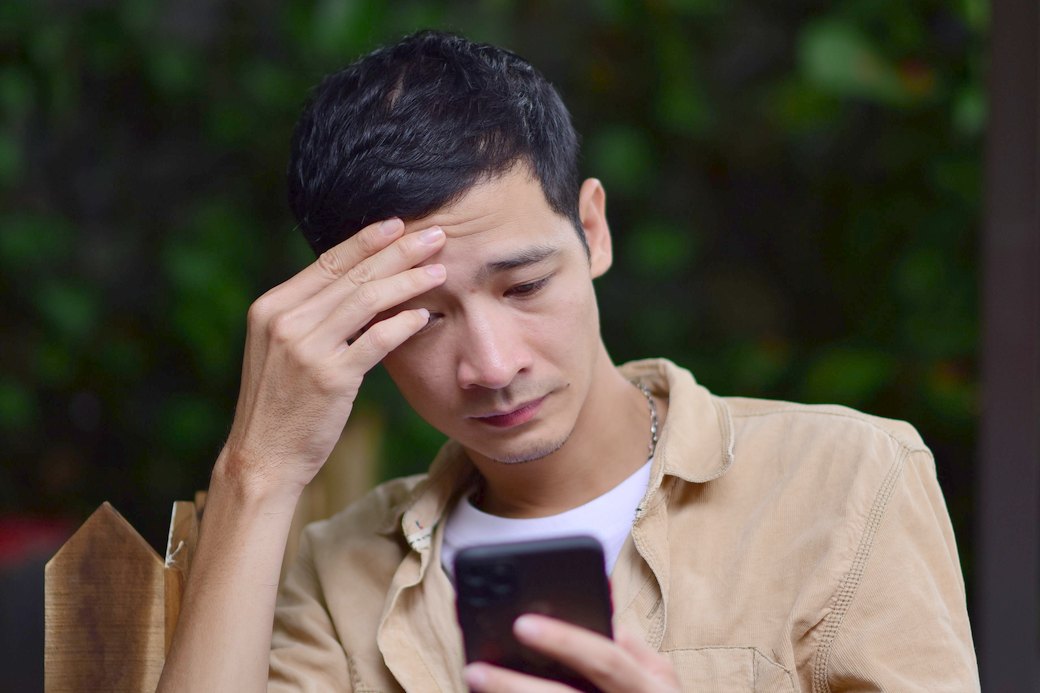 Chăm tới đâu, một người vẫn không thể có mặt ở năm quán cùng lúc. Cái giá của việc quản bằng những cuộc gọi là sự mệt mỏi âm thầm mỗi tối.