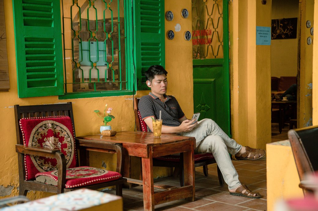 Mở một màn hình, thấy doanh thu, kho và ca làm của cả năm quán, thay cho việc phải nhớ và gọi từng nơi.