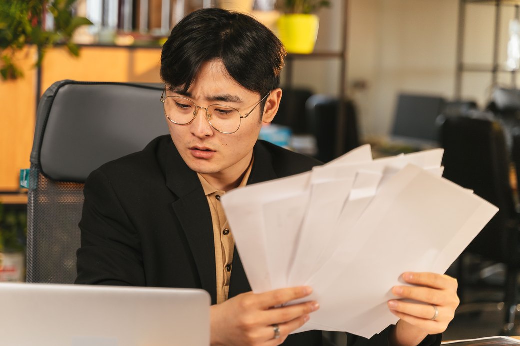 Khi thiếu con số, người chủ dễ bị dẫn dắt bởi ấn tượng gần nhất, và ra quyết định theo cảm giác thay vì sự thật.